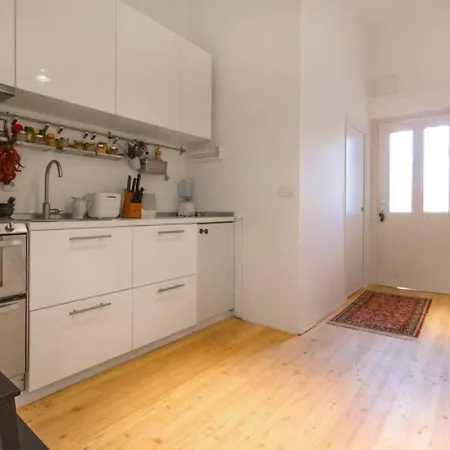Easy Living In Center +free Parking