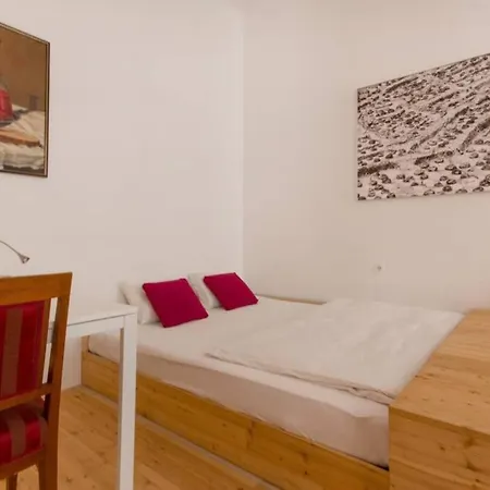 Easy Living In Center +free Parking Apartamento